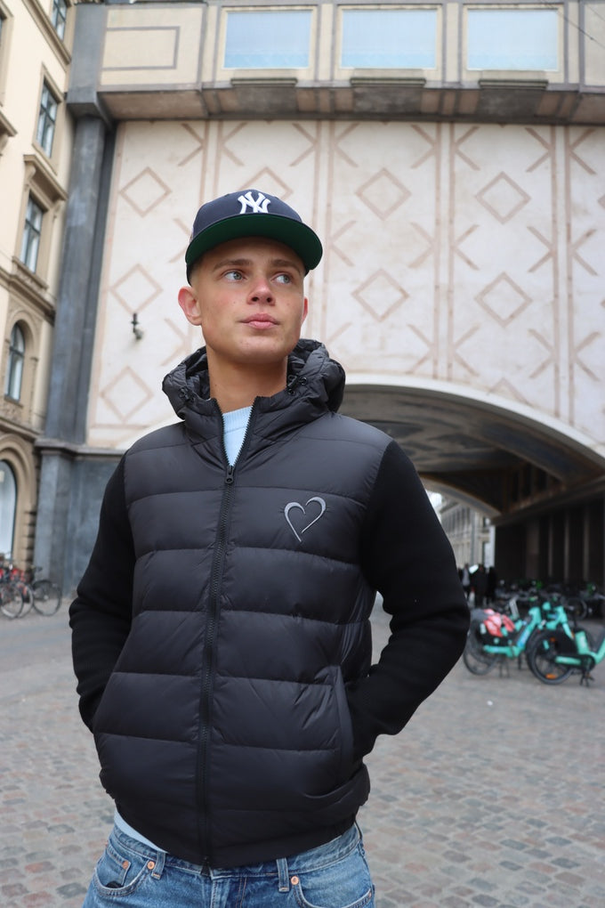 Knit Puff with Hood & Heart - Black