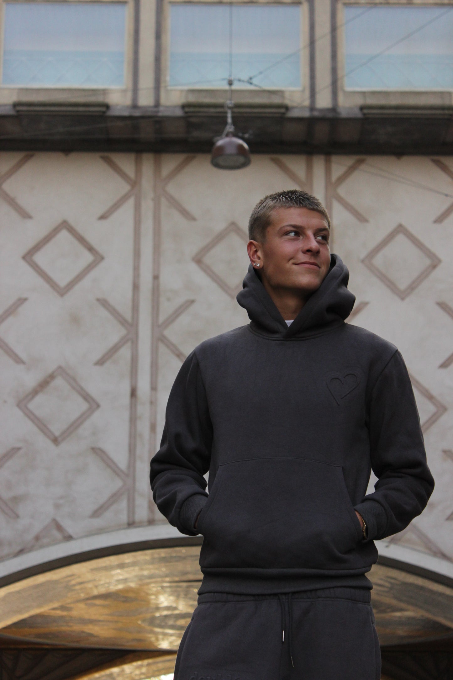 Embossed Hoodie Grå