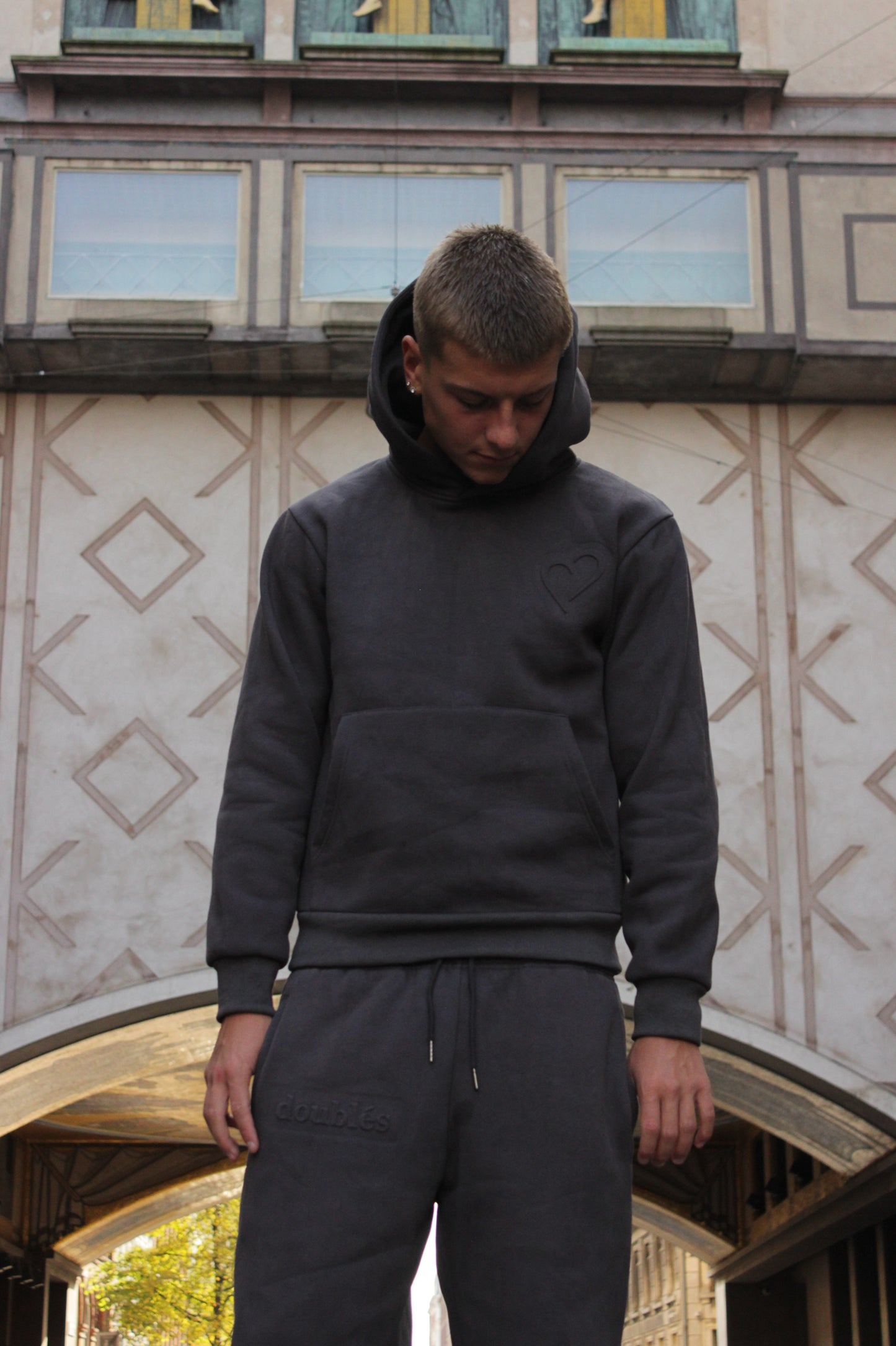 Embossed Hoodie Grå