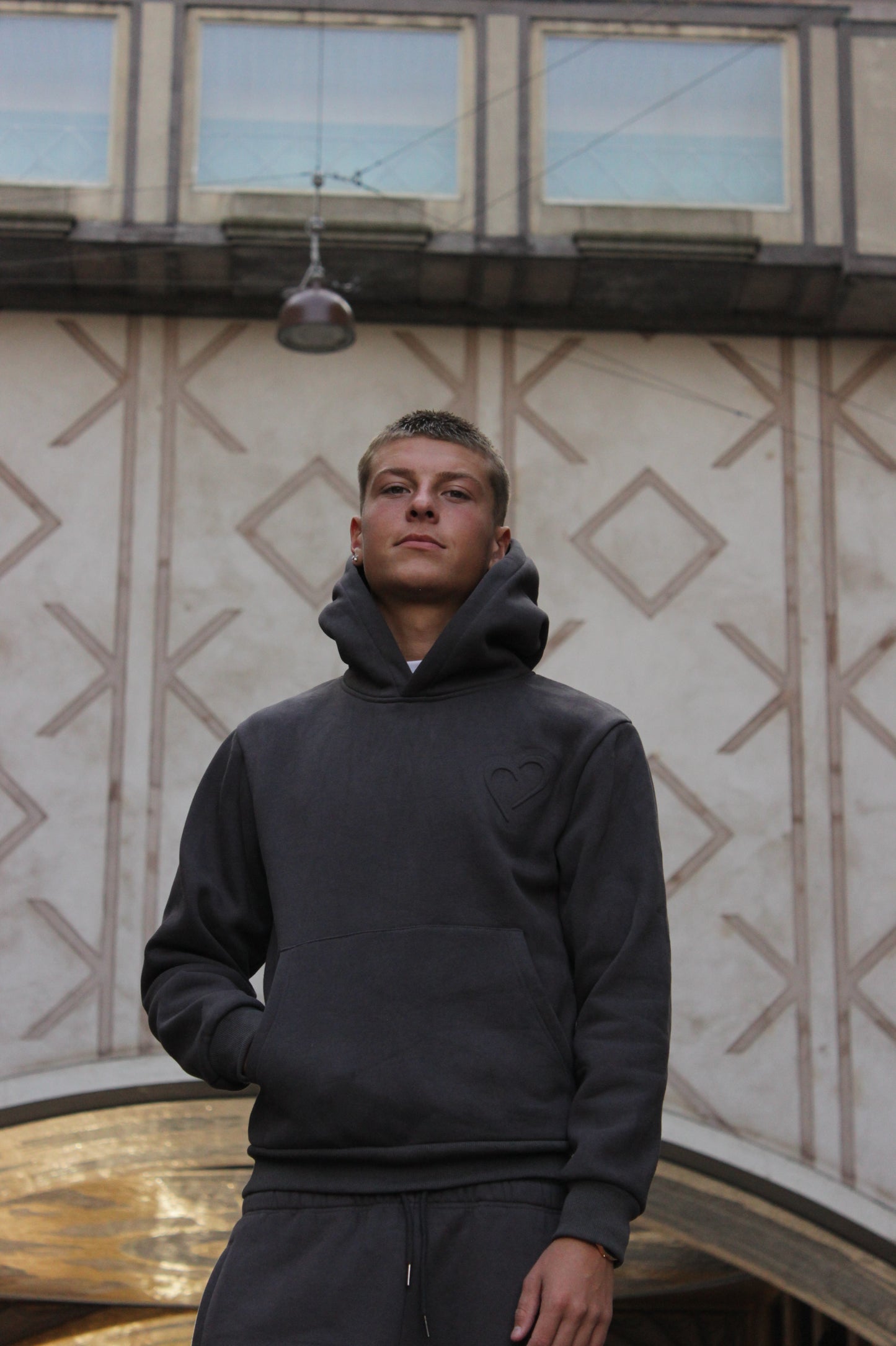 Embossed Hoodie Grå