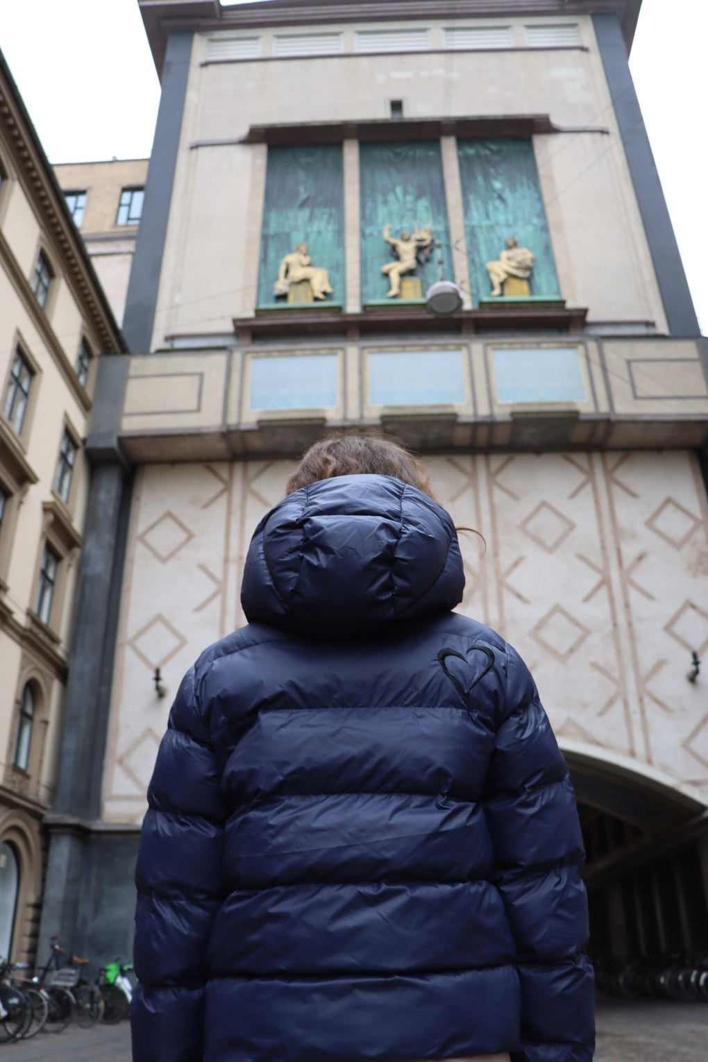 Glossy Efterårs Jakke - Sort Hjerte