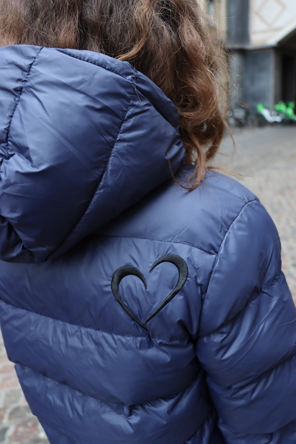 Glossy Efterårs Jakke - Sort Hjerte