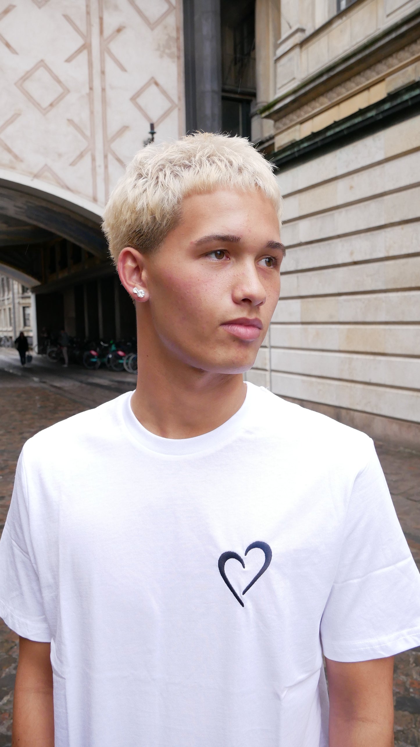 Signature T-Shirt with black heart - White