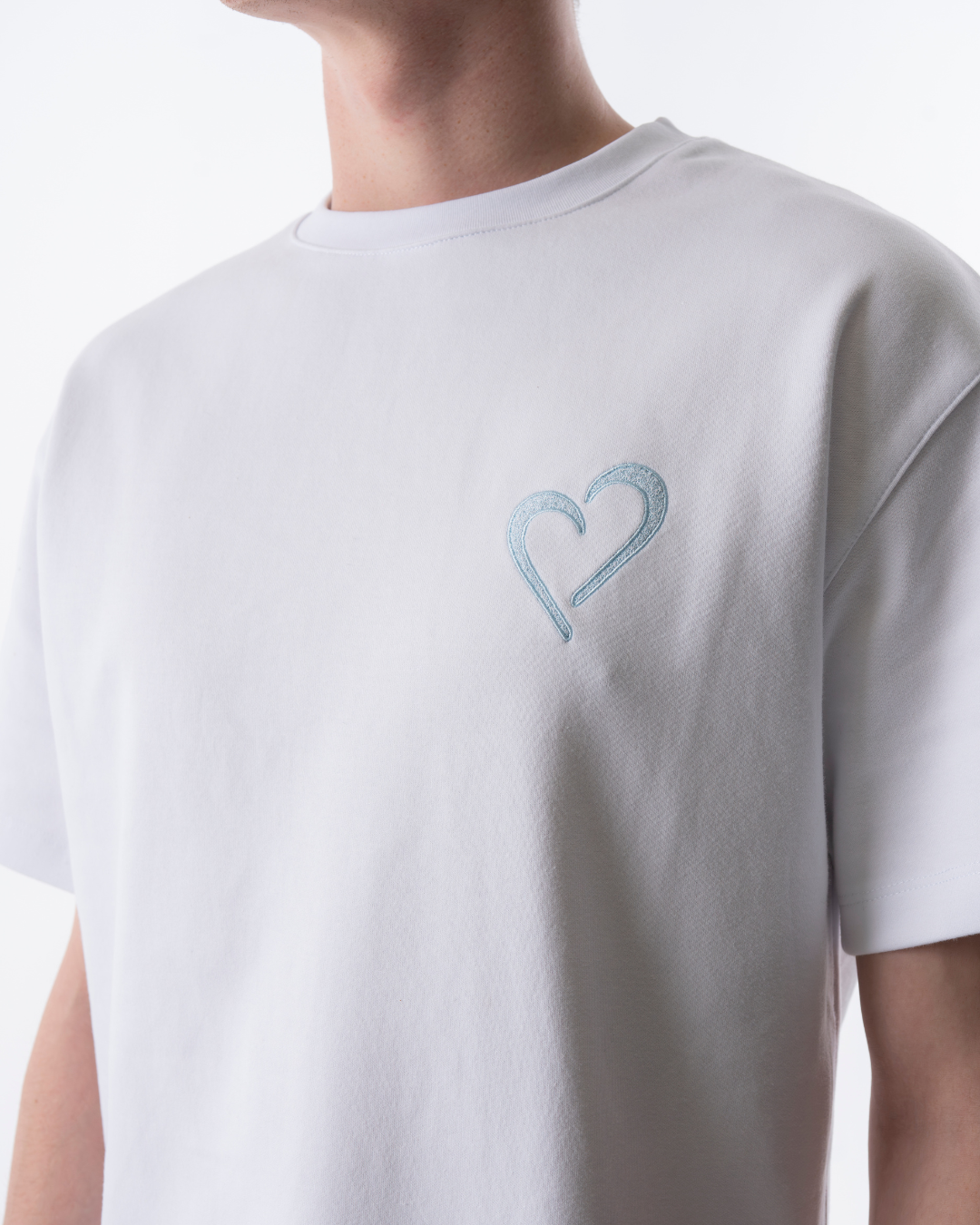 Signature T-Shirt with blue heart - White