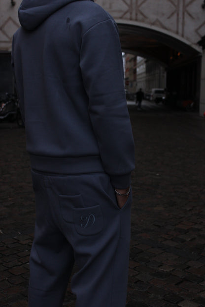 Blue Cloud Hoodie med Embossed Logo